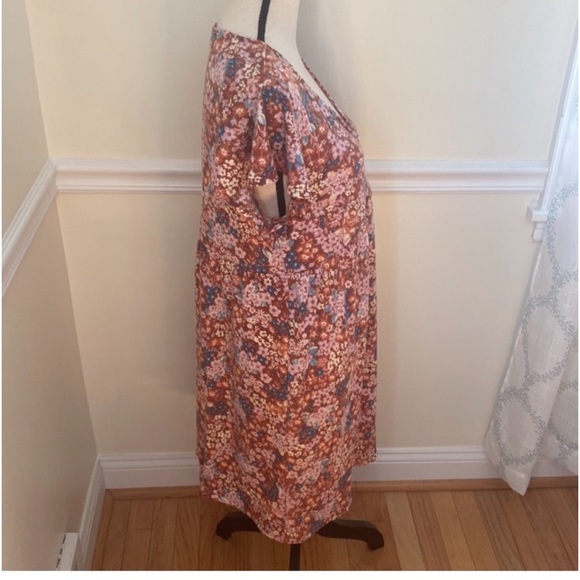 Steve Madden “burnt coral” floral V-neck Dress Size Medium. NWT - Picture 4 of 9